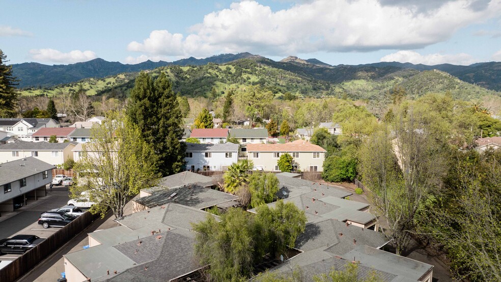 1712 Washington St, Calistoga, CA à vendre - Photo de l’immeuble – Image 3 sur 32