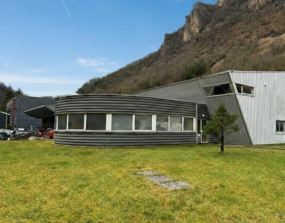 Local d'activités dans Saint-Rambert-en-Bugey à vendre Photo de l’immeuble– Image 1 sur 10