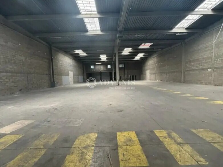 Industriel/Logistique dans Goussainville à louer - Photo de l’immeuble – Image 3 sur 7