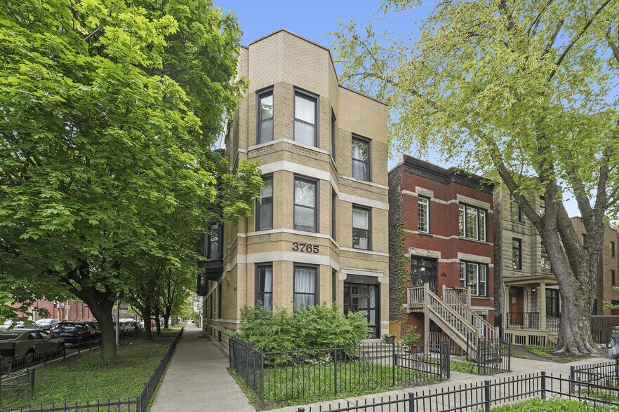 3765 N Kenmore Ave, Chicago, IL à vendre - Photo de l’immeuble – Image 2 sur 23