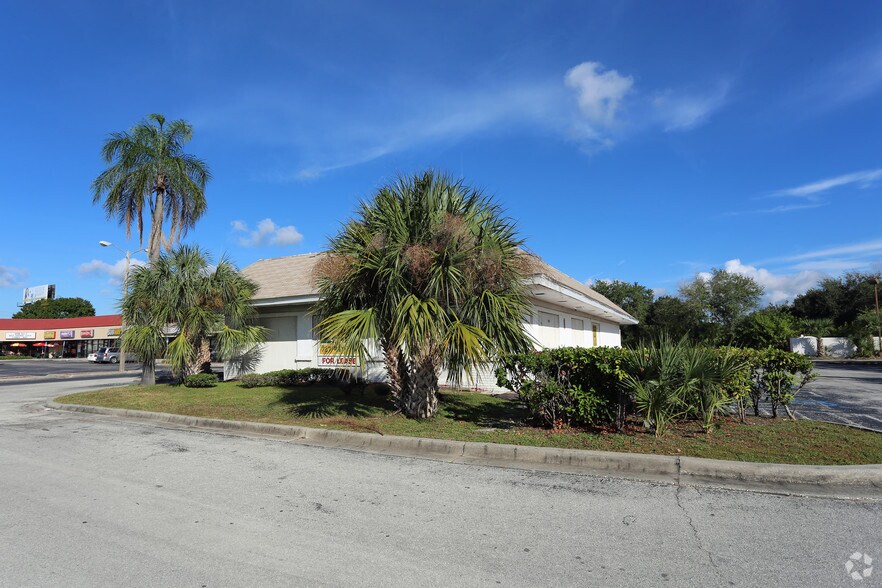 7695 Ulmerton Rd, Largo, FL à louer - Photo de l’immeuble – Image 3 sur 6