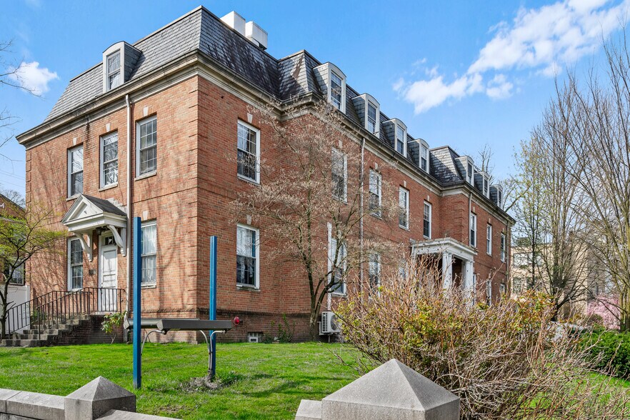 5618 Kentucky Ave, Pittsburgh, PA à vendre - Photo de l’immeuble – Image 2 sur 8