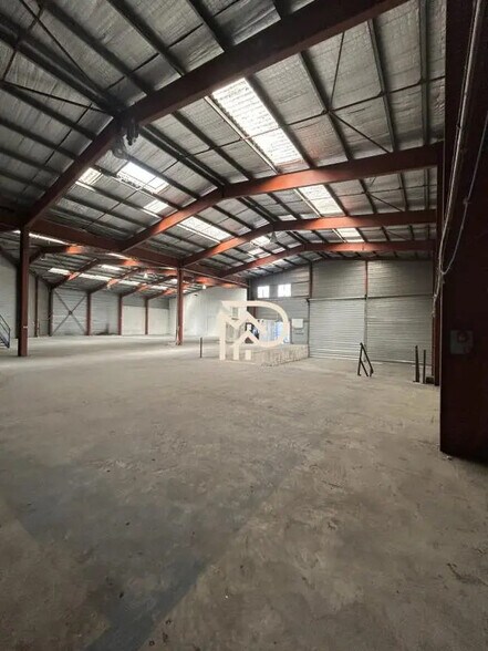 Industriel/Logistique dans Aix-en-Provence à louer - Photo de l’immeuble – Image 1 sur 6