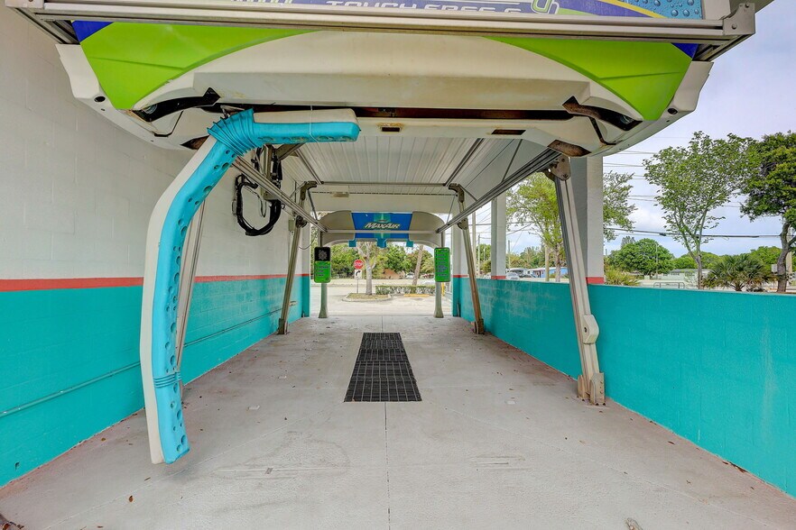 3901 Orange Ave, Fort Pierce, FL à vendre - Photo de l’immeuble – Image 2 sur 20