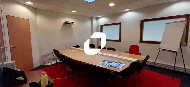 Bureau dans Aubergenville à louer - Photo de l’immeuble – Image 2 sur 7
