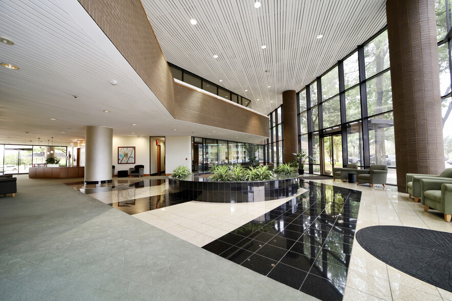 524 E Lamar Blvd, Arlington, TX à louer - Photo intérieure – Image 2 sur 6