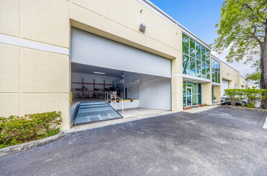 8009 NW 29th St, Doral, FL à vendre - Photo de l’immeuble – Image 2 sur 23