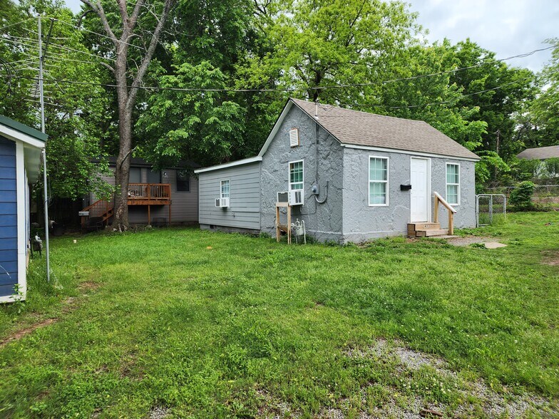 411 & 413 Chikasaw St and 402 and 412 S State St, Tahlequah, OK à vendre - Photo de l’immeuble – Image 3 sur 4