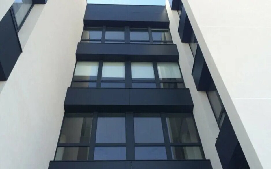 Bureau dans Villeurbanne à louer - Photo de l’immeuble – Image 3 sur 10