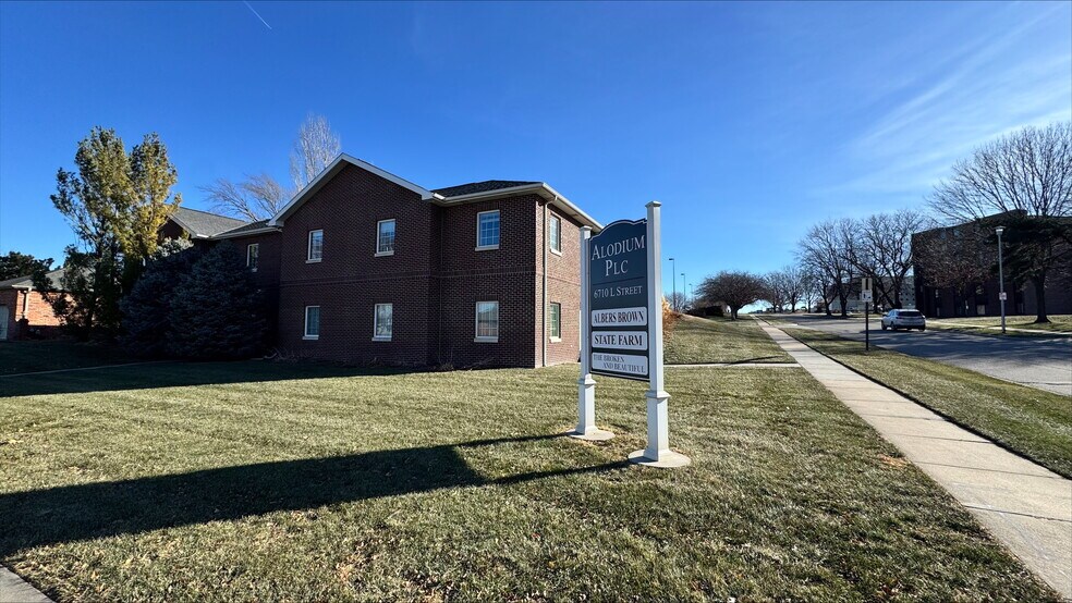 6710 L St, Lincoln, NE à louer - Photo de l’immeuble – Image 2 sur 6