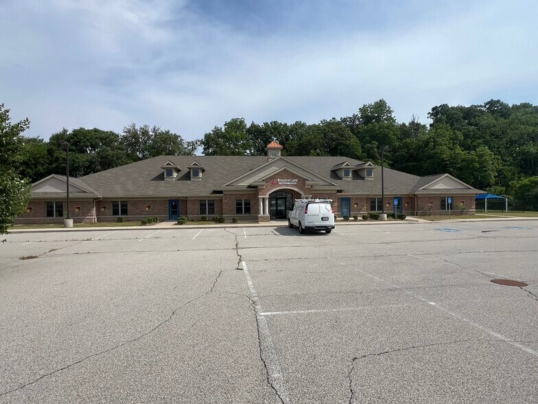 82 Capital Dr, Warsaw, IN à vendre - Photo de l’immeuble – Image 3 sur 15