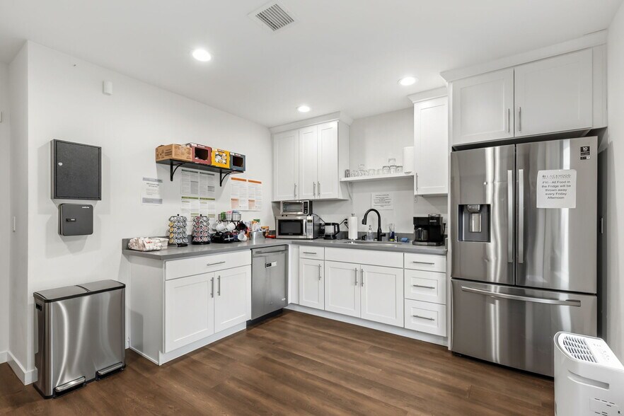 118 Everett Mall Way SE, Everett, WA à vendre - Photo de l’immeuble – Image 3 sur 7