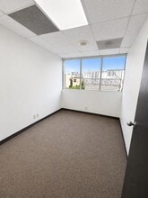 1120 S Robertson Blvd, Los Angeles, CA à louer Photo intérieure– Image 2 sur 8