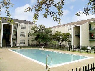 6881 Parc Brittany Blvd, New Orleans, LA à vendre - Photo de l’immeuble – Image 2 sur 4