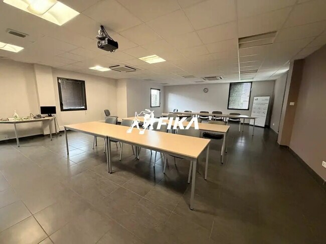 Plus de détails pour Bureau à vendre