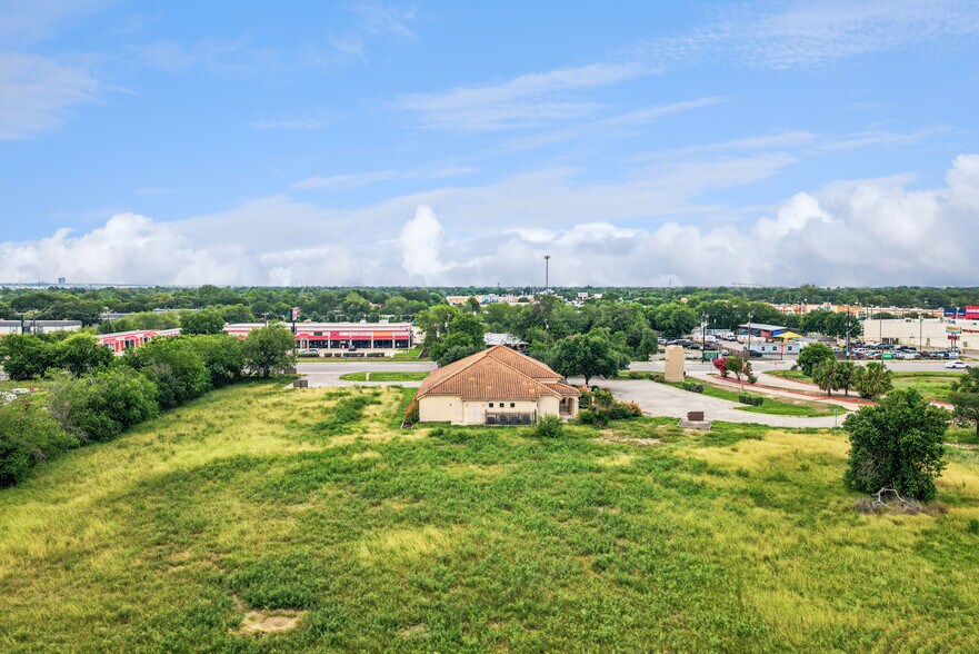 3030 Rigsby Ave, San Antonio, TX à vendre - Photo de l’immeuble – Image 3 sur 20
