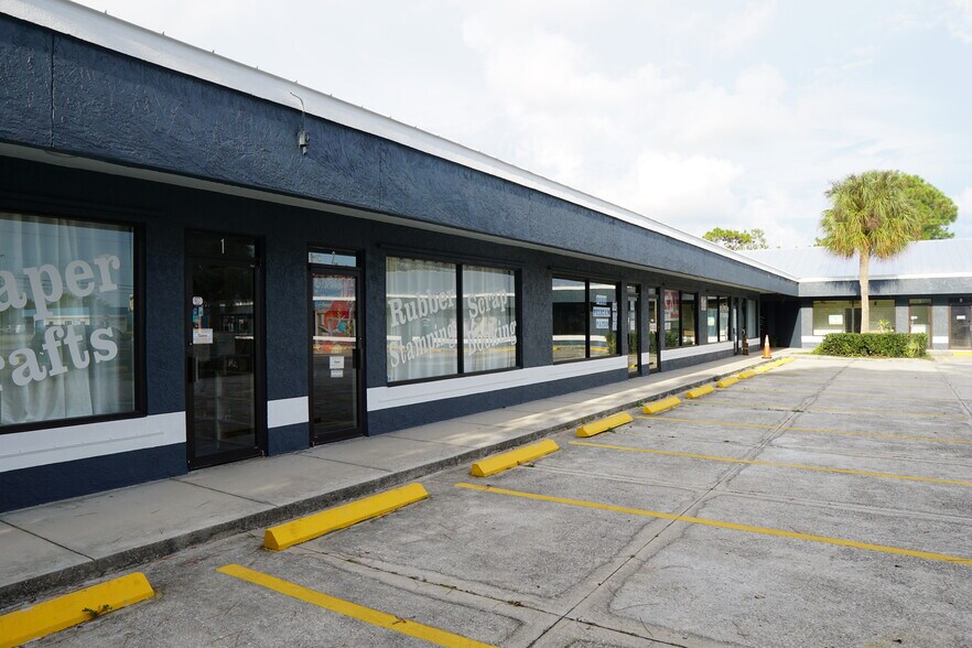 2670 S McCall Rd, Englewood, FL à louer - Photo de l’immeuble – Image 3 sur 4