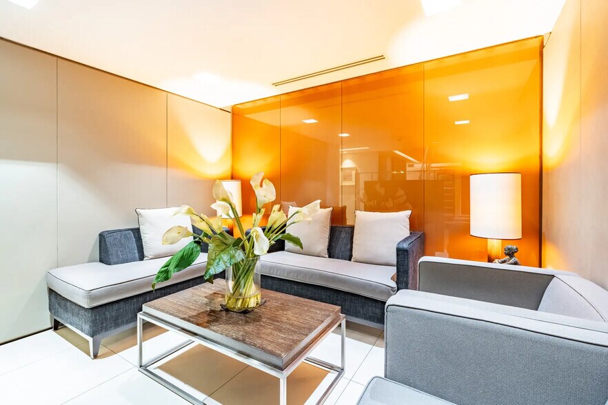 Bureau dans Paris à vendre - Photo de l’immeuble – Image 1 sur 17