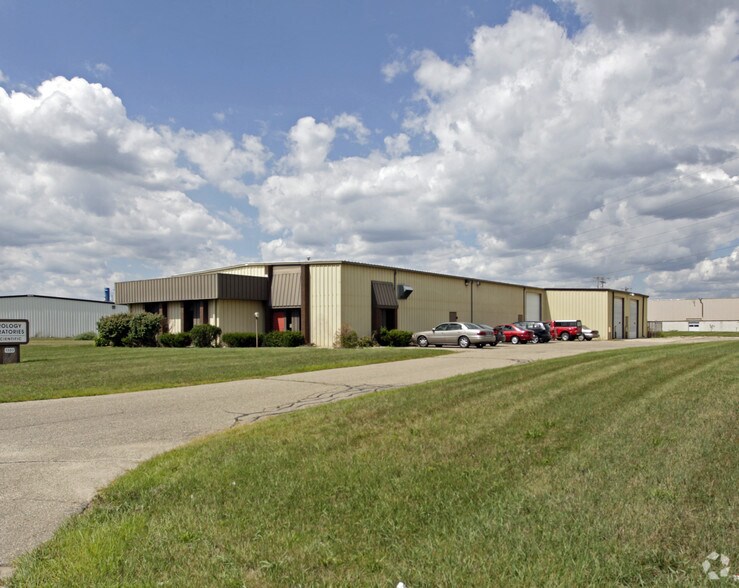 1303 Eisenhower Dr, Goshen, IN à vendre - Photo principale – Image 1 sur 2