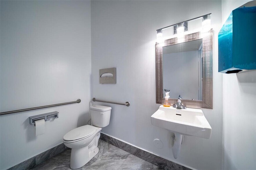 2201 Palm Ave, Miramar, FL à louer - Photo de l’immeuble – Image 2 sur 54