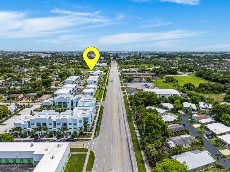 3058 NW 4th Ct, Pompano Beach, FL à vendre - Photo de l’immeuble – Image 3 sur 13