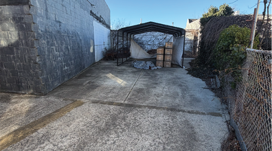 78-01 Cooper Ave, Middle Village, NY à louer Photo intérieure– Image 2 sur 9