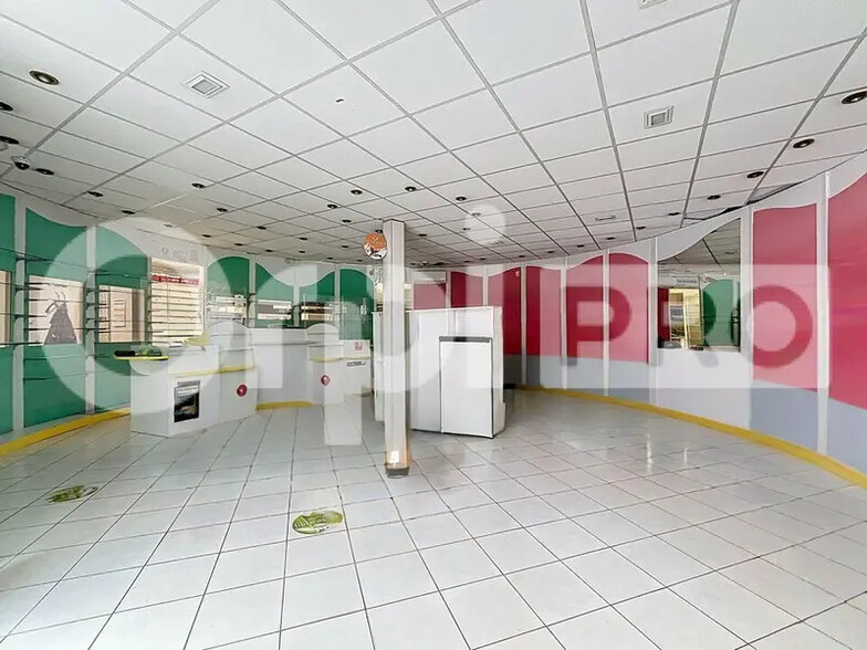Local commercial dans Monchy-Saint-Éloi à louer - Photo intérieure – Image 1 sur 5