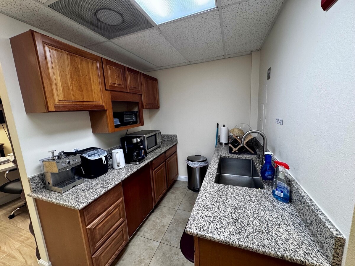 1550-1582 Global Ct, Sarasota, FL 34240 - Lot 1550 - - Photo intérieure - Image 1 of 14