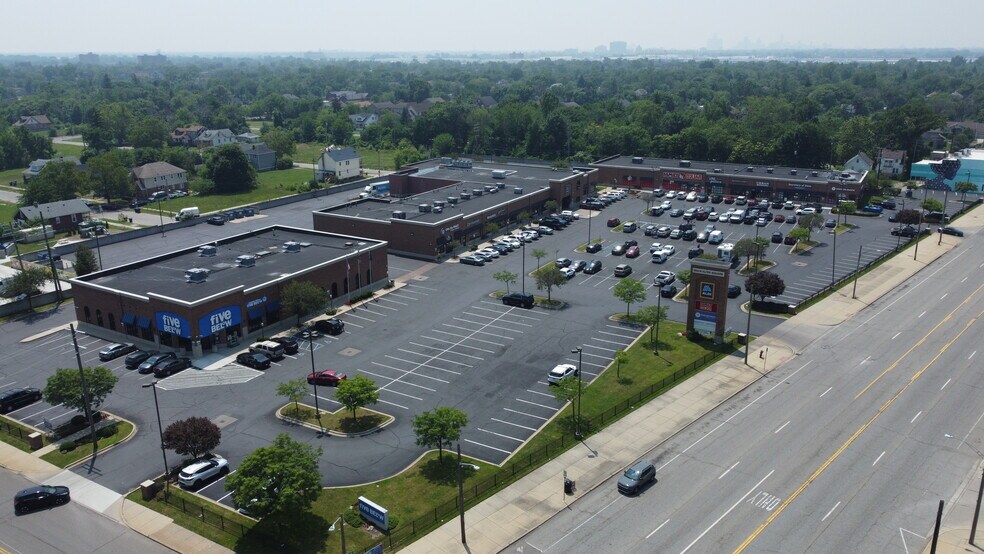 14632-14820 Mack Ave, Detroit, MI à louer - Photo de l’immeuble – Image 1 sur 9