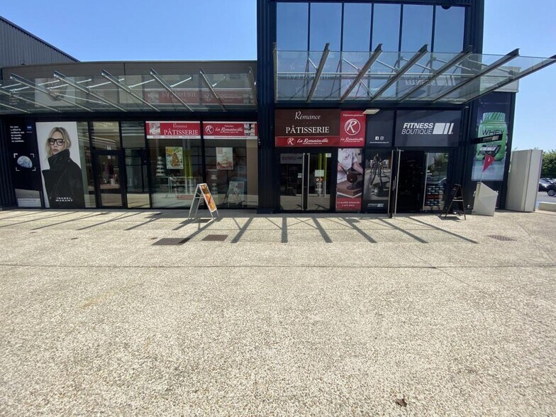 201 Rue Des Girondins, Saint-Maximin à louer - Photo de l’immeuble – Image 3 sur 9