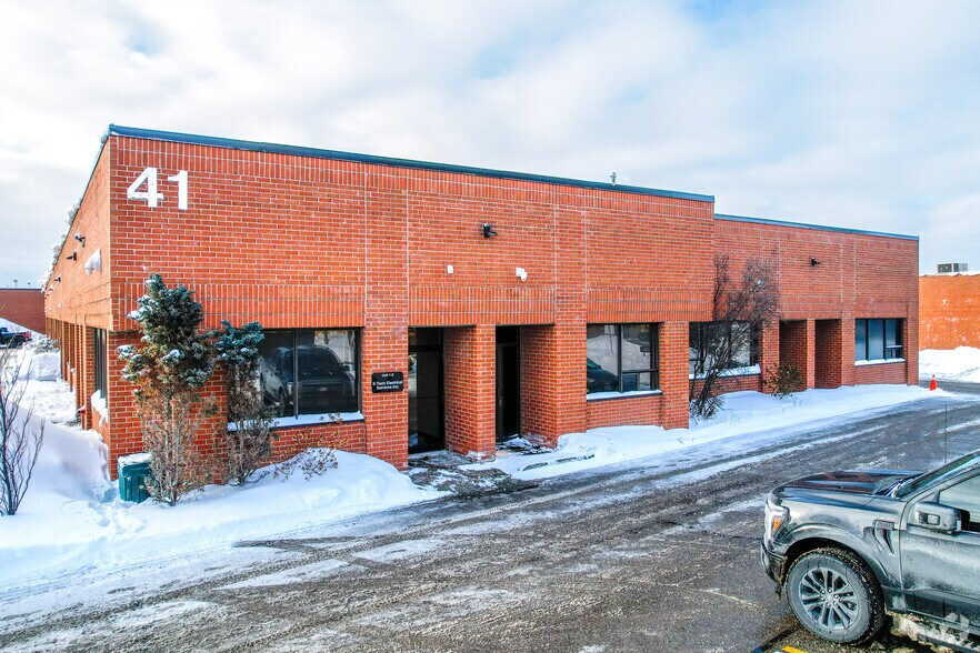 41 Winges Rd, Vaughan, ON à louer - Photo principale – Image 1 sur 2