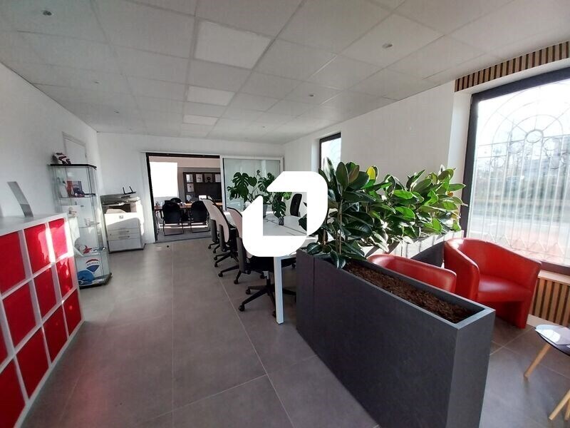 Bureau dans Coignières à louer Photo intérieure– Image 1 sur 11