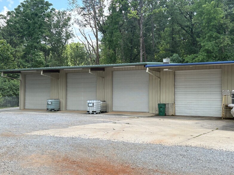 2517 Nabors Rd SW, Birmingham, AL à louer - Photo de l’immeuble – Image 2 sur 8