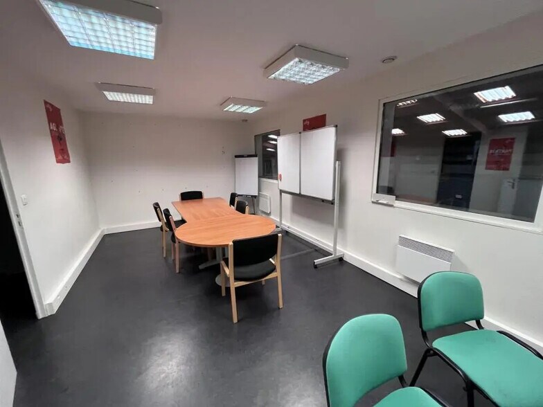 Local d’activités dans Vern-sur-Seiche à louer - Photo intérieure – Image 2 sur 8