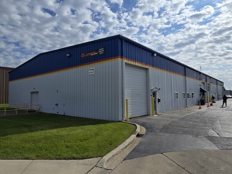 440 Industrial Dr, Naperville, IL à louer - Photo de l’immeuble – Image 2 sur 4