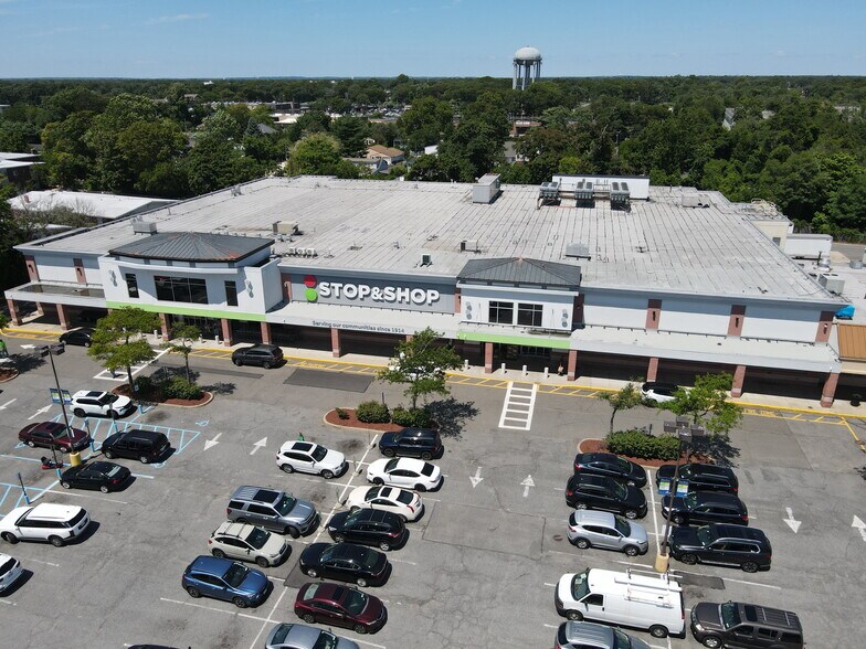 533-605 Montauk Hwy, Bay Shore, NY à louer - Photo de l’immeuble – Image 3 sur 14