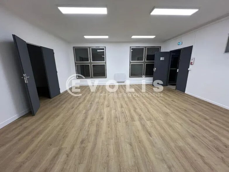 Bureau dans Torcy à louer - Photo intérieure – Image 3 sur 6