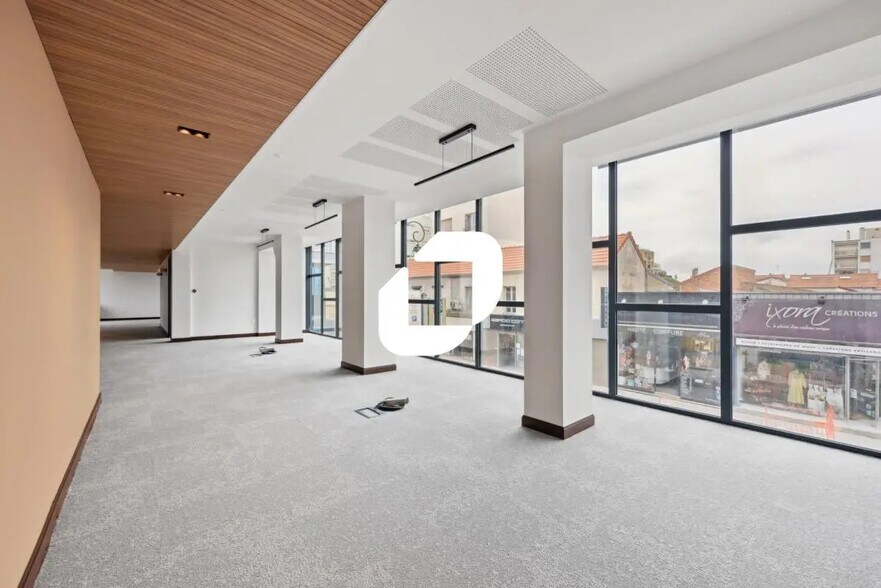 Bureau dans Saint-Maur-des-Fossés à louer - Photo de l’immeuble – Image 2 sur 11