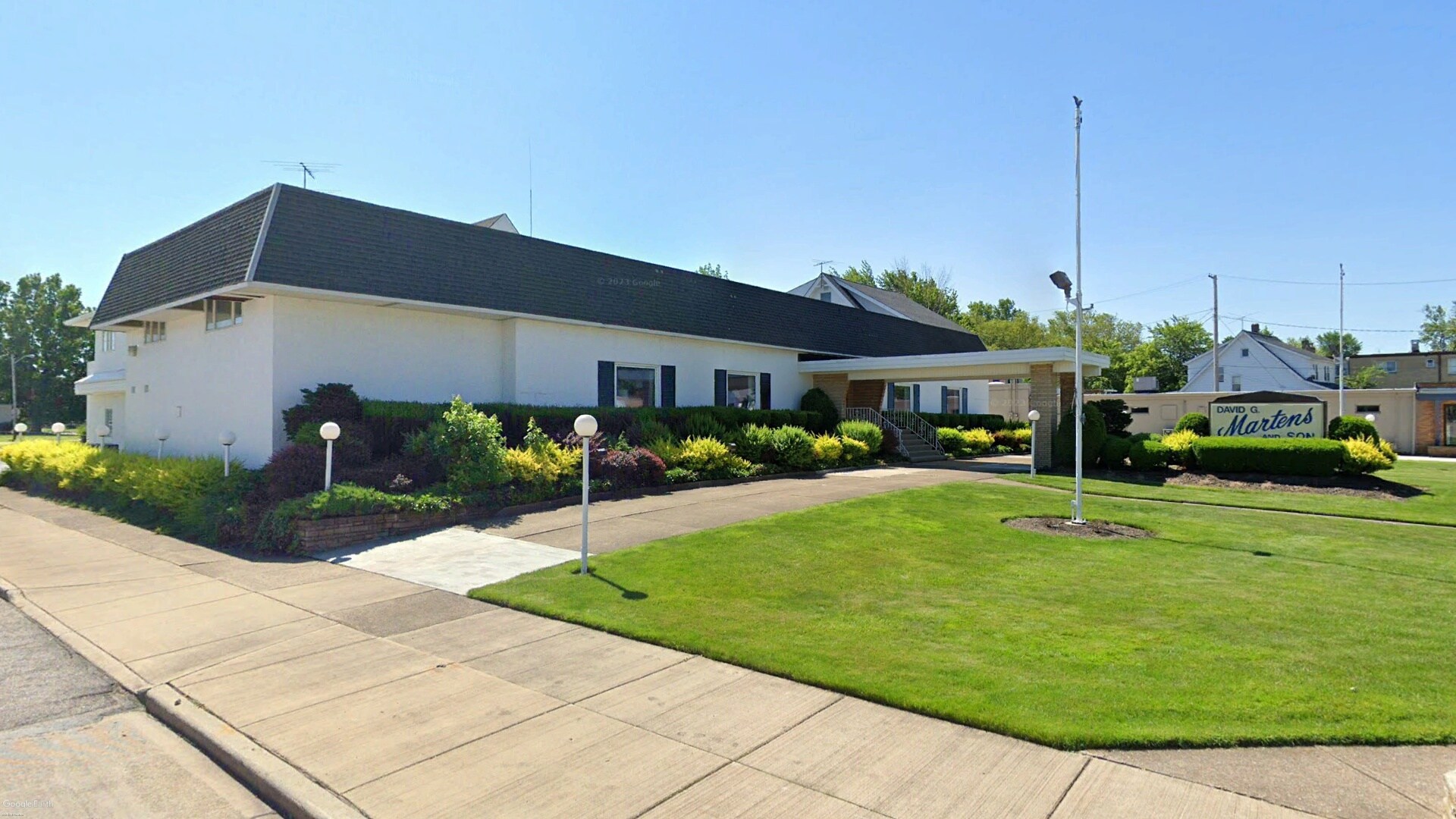 4171 Rocky River Dr, Cleveland, OH à vendre Photo principale– Image 1 sur 34
