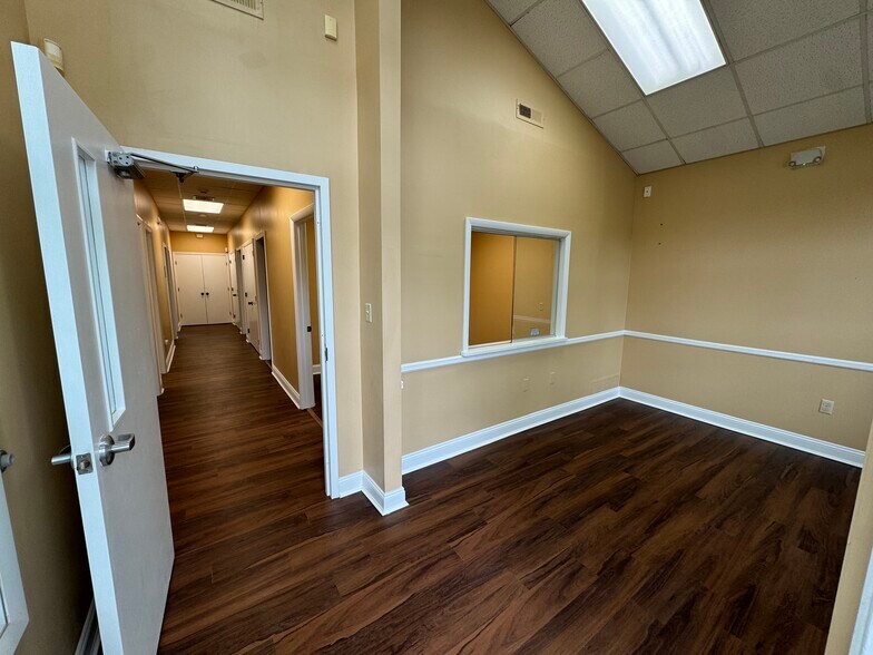 603A Omni Dr, Hillsborough, NJ à vendre - Photo de l’immeuble – Image 3 sur 11