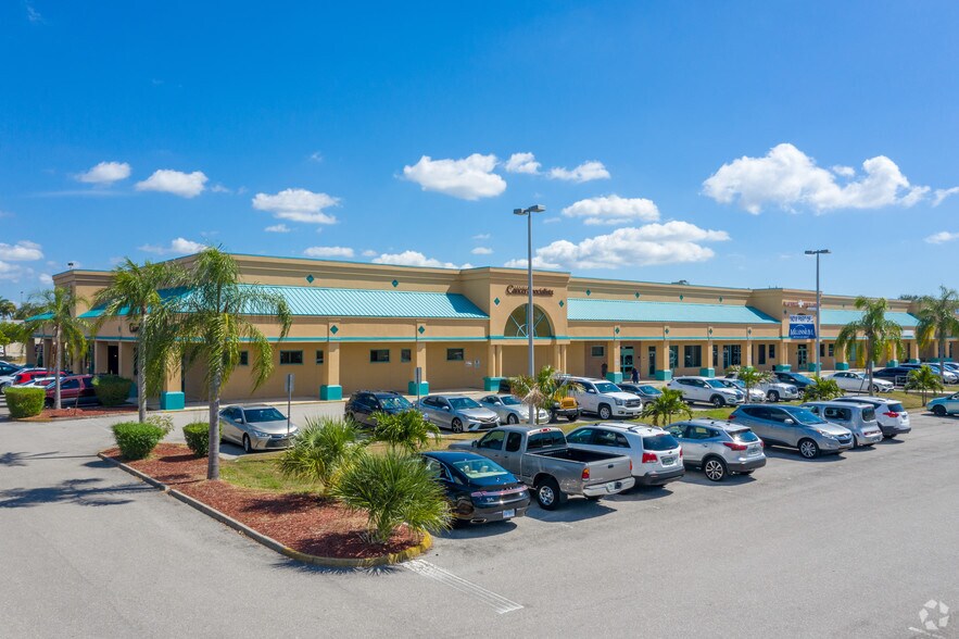 1708 Cape Coral Pky, Cape Coral, FL à louer - Photo de l’immeuble – Image 3 sur 20