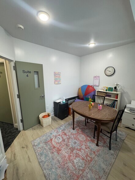 21-20 Morlot Ave, Fair Lawn, NJ à louer - Photo intérieure – Image 2 sur 11