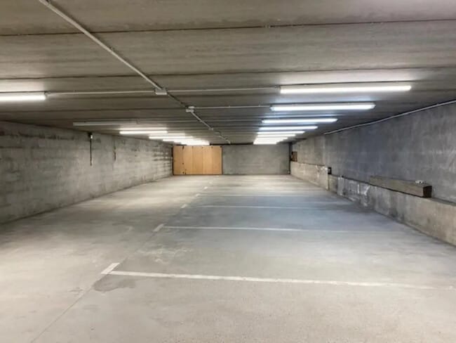 Plus de détails pour Local d’activités à vendre