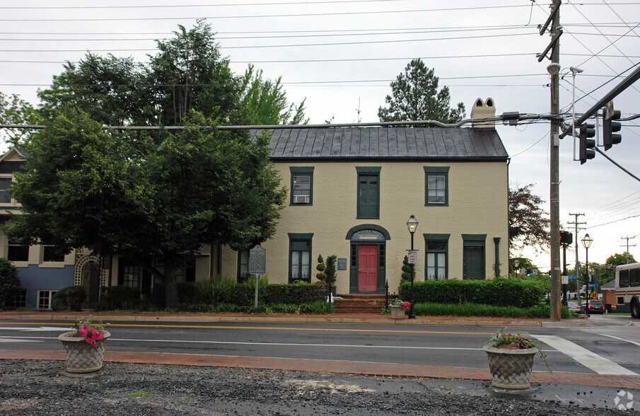 10364-10370 Main St, Fairfax, VA à vendre - Photo de l’immeuble – Image 2 sur 13