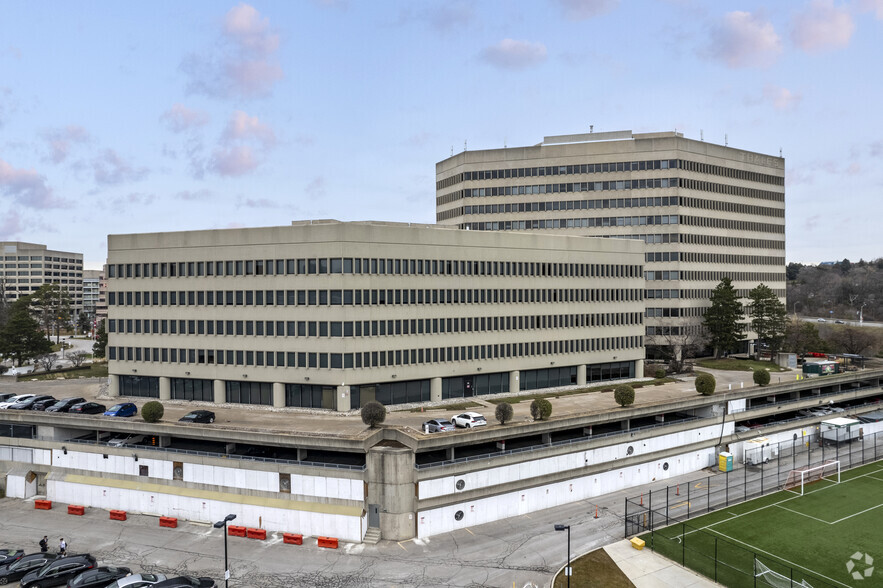 105 Moatfield Dr, Toronto, ON à vendre - Photo de l’immeuble – Image 3 sur 3