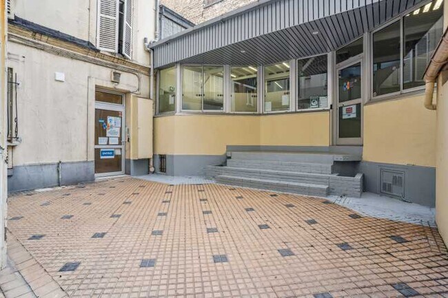 Plus de détails pour Bureau à vendre