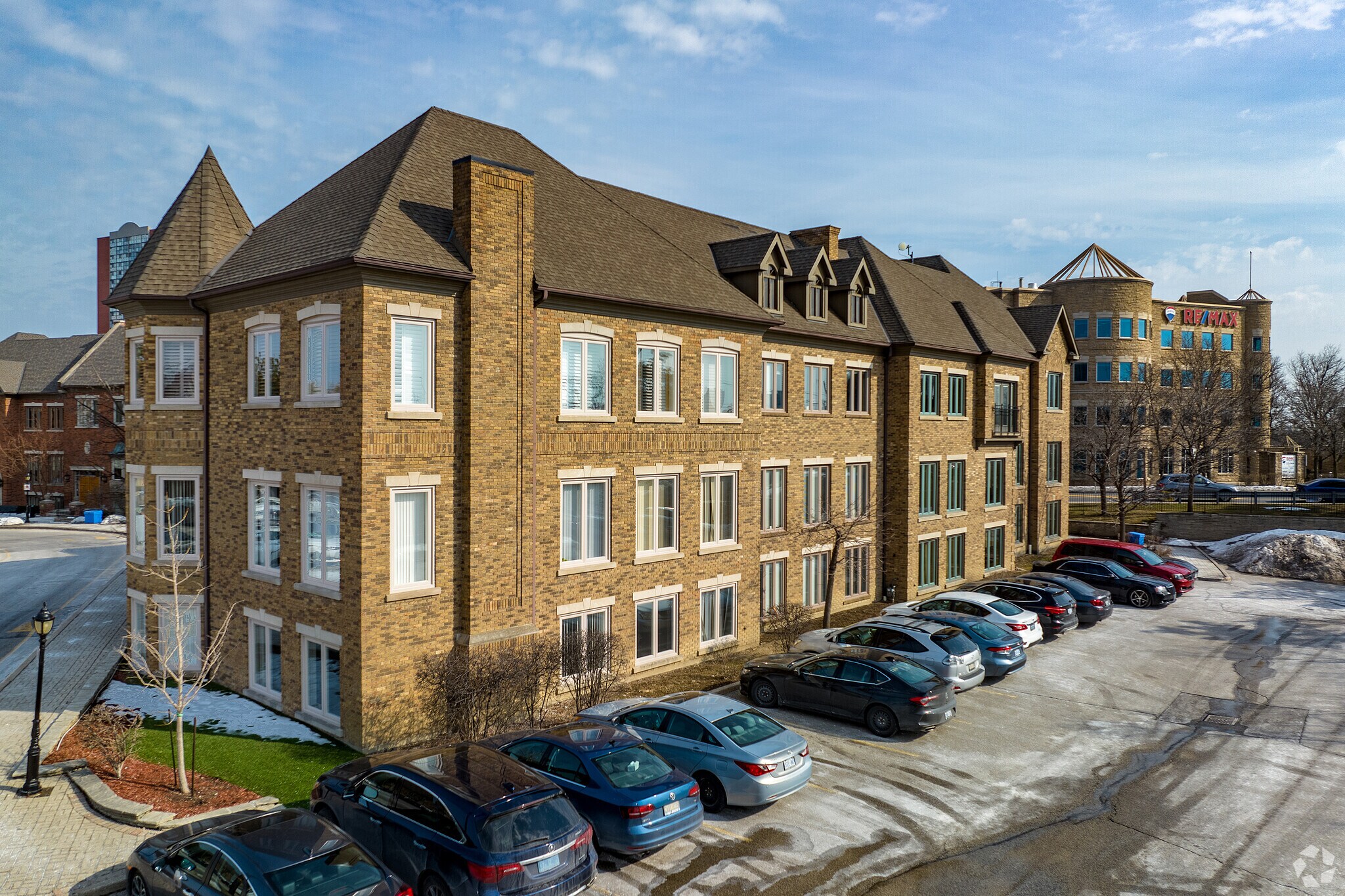 28-34 Village Centre Pl, Mississauga, ON à louer Photo principale– Image 1 sur 16