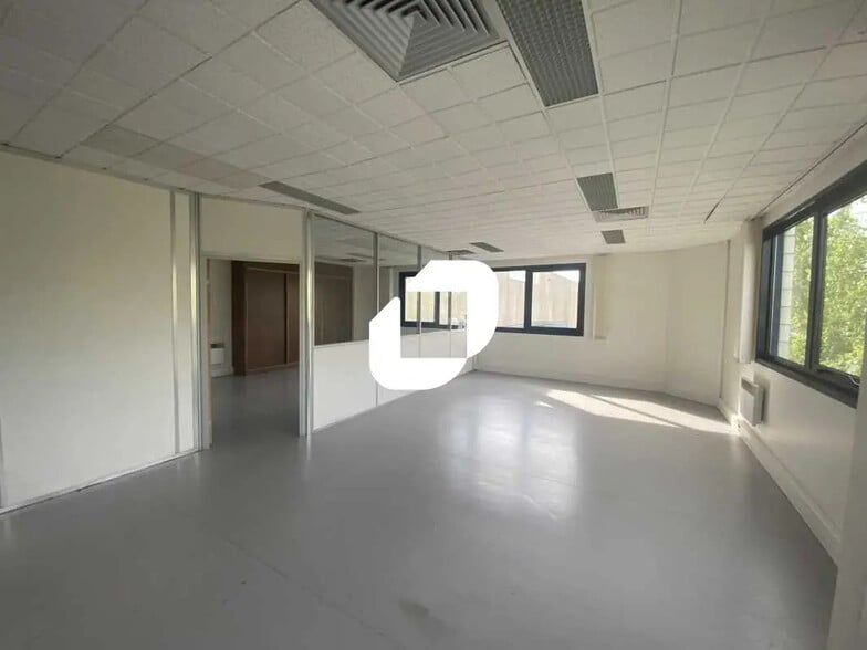 Bureau dans SAINT-OUEN-L'AUMONE à louer - Photo de l’immeuble – Image 1 sur 6