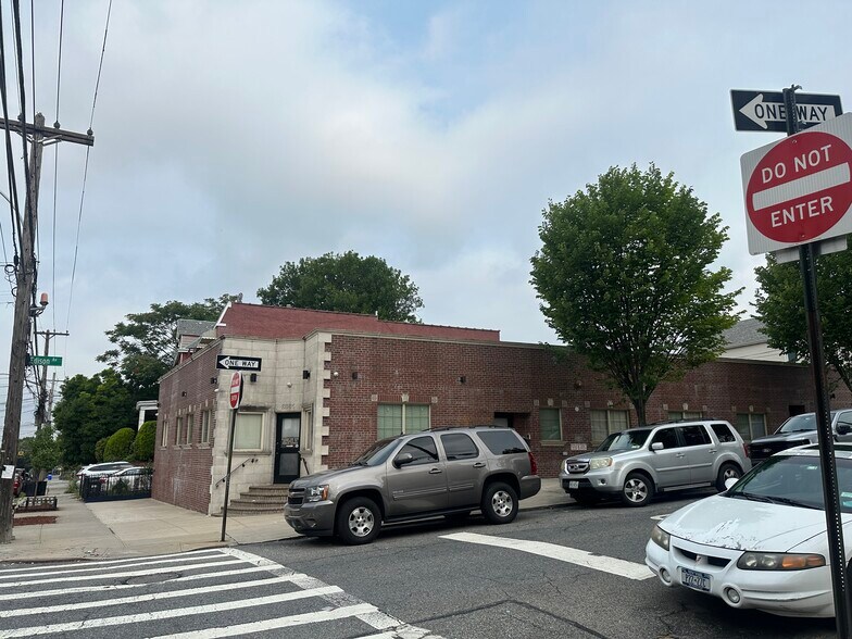 2881 Middletown Rd, Bronx, NY à vendre - Photo de l’immeuble – Image 1 sur 3