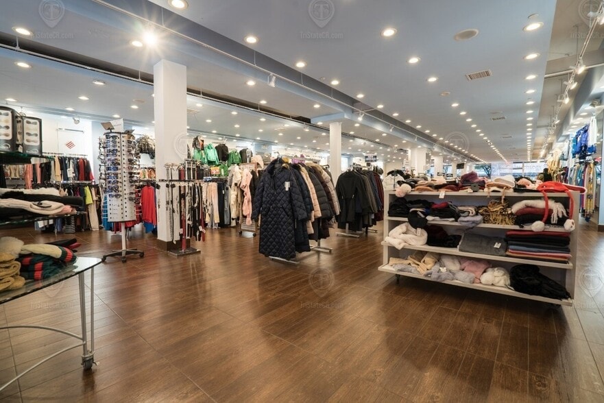 5634 Myrtle Ave, Ridgewood, NY à louer - Photo intérieure – Image 1 sur 2